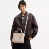 Τσάντα Mollie Tote 25 από το Signature Canvas