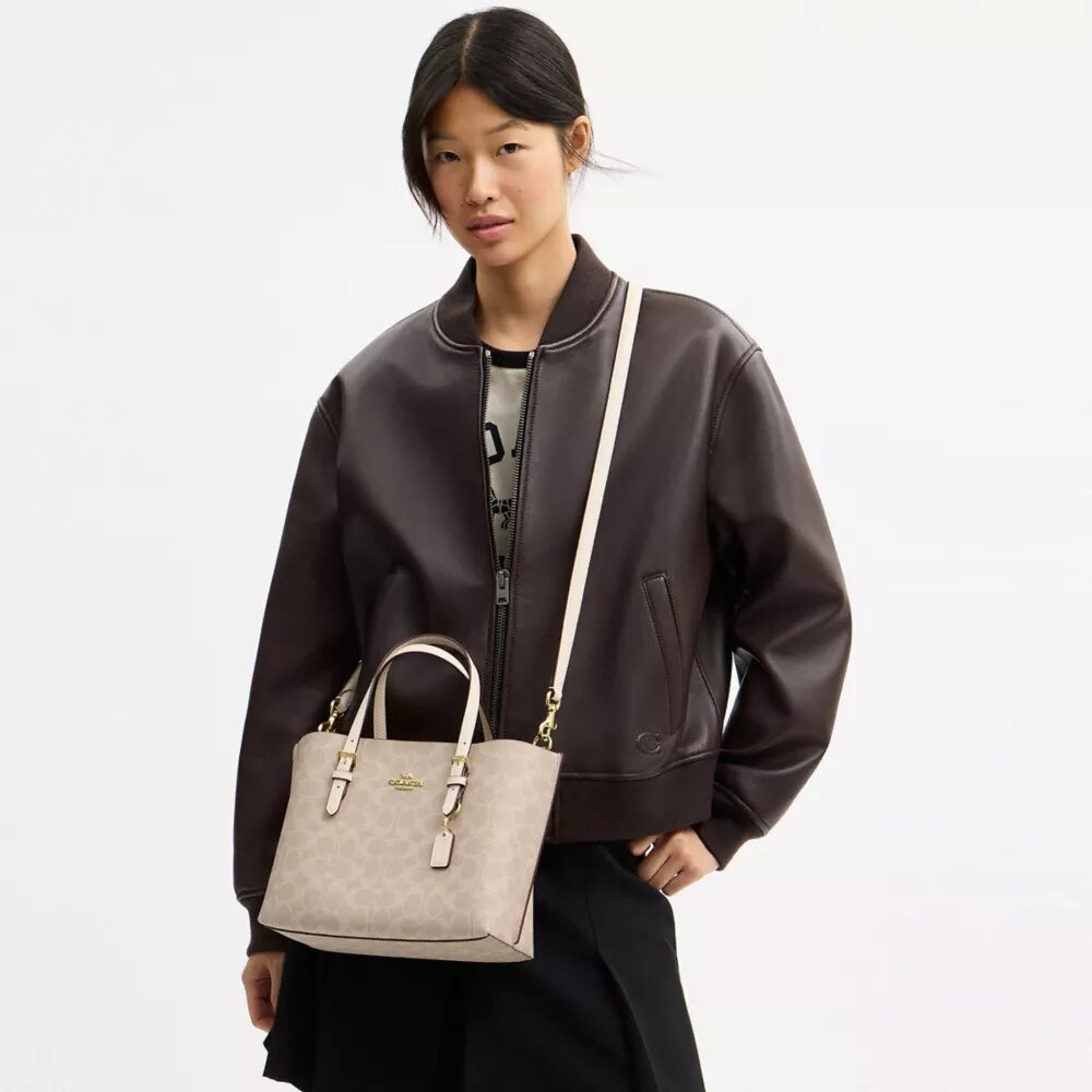 Τσάντα Mollie Tote 25 από το Signature Canvas