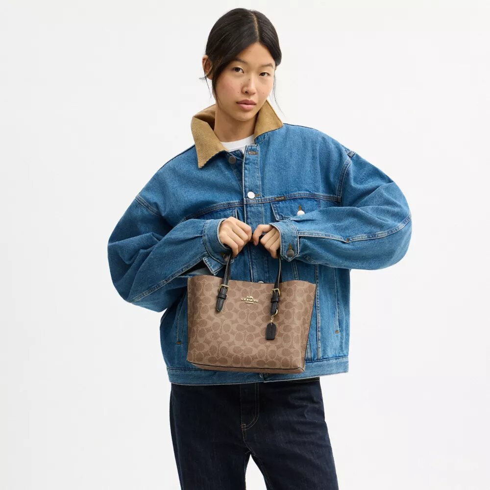 Τσάντα Mollie Tote 25 από το Signature Canvas