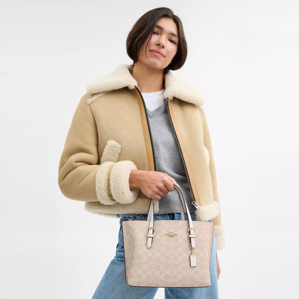 Τσάντα Mollie Tote 25 από το Signature Canvas