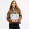 Τσάντα Mollie Tote 25 από το Signature Canvas