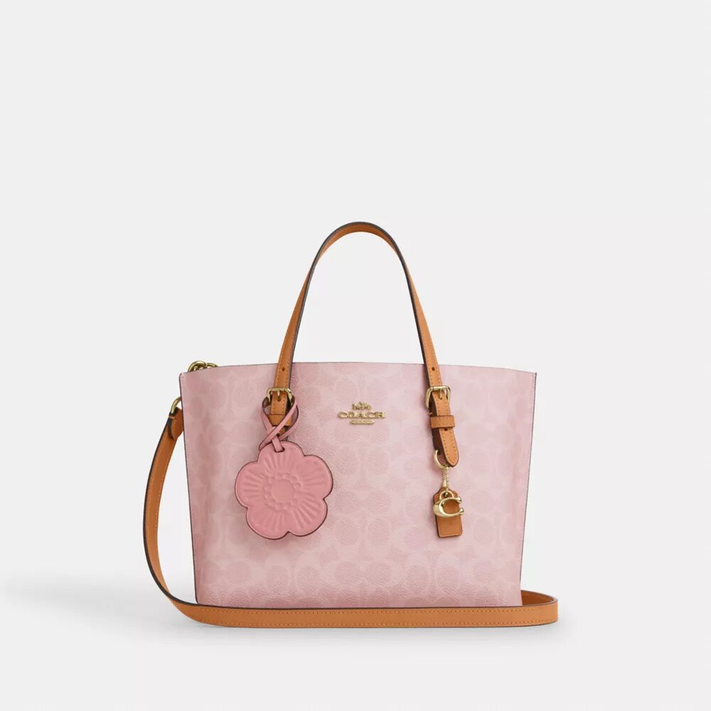 Τσάντα Mollie Tote 25 in από Signature Canvas με Γούρια