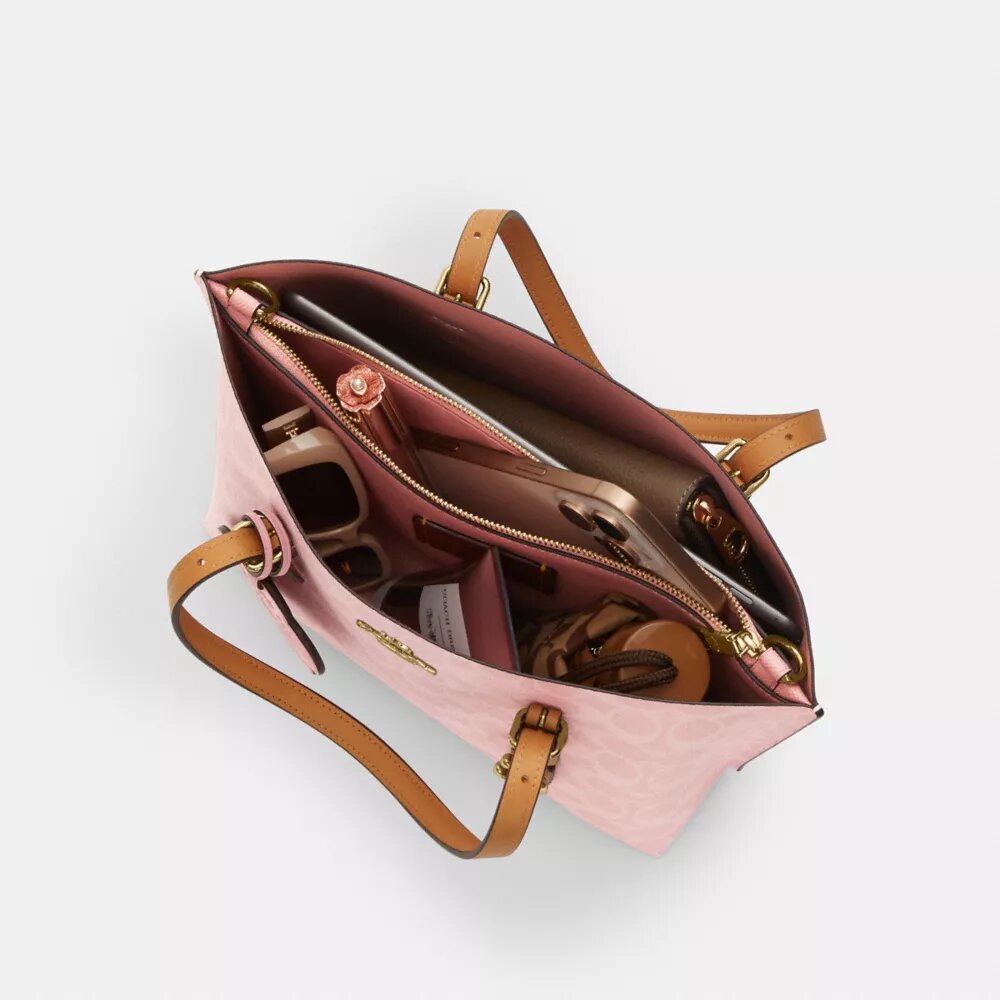 Τσάντα Mollie Tote 25 in από Signature Canvas με Γούρια