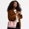 Τσάντα Mollie Tote 25 in από Signature Canvas με Γούρια
