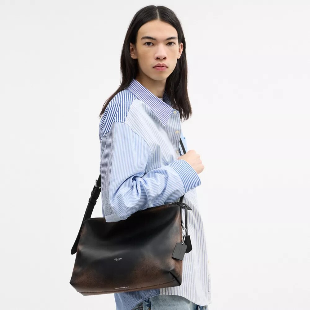 Τσάντα Mott Messenger 33 σε δέρμα με παλαιωμένη όψη