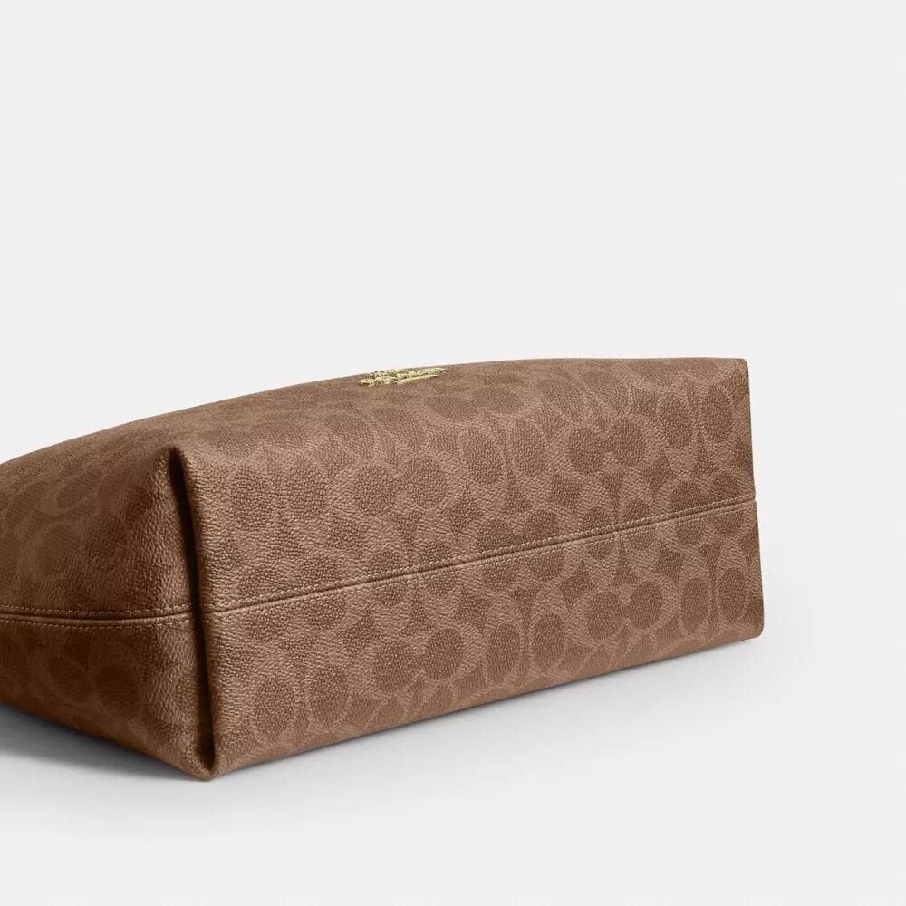 Τσάντα ώμου Laurel από Signature Canvas