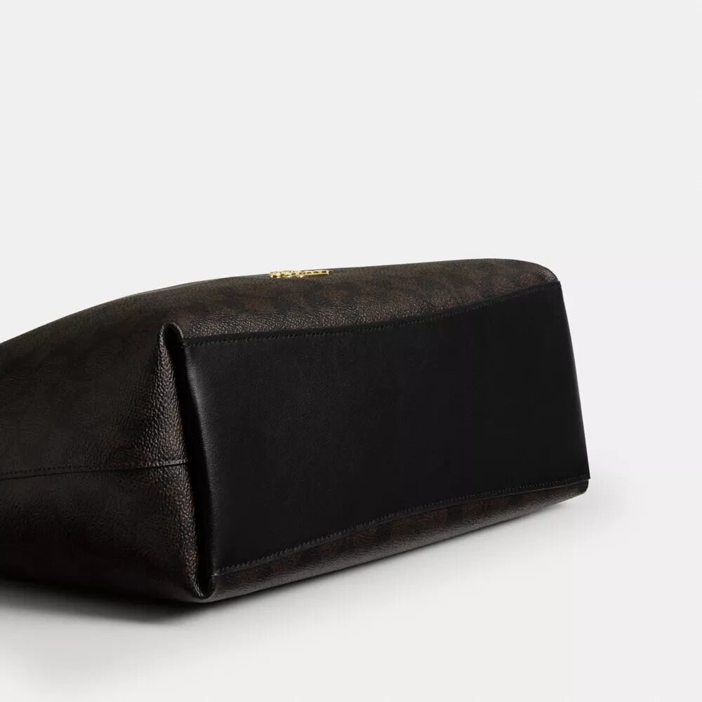 Τσάντα ώμου Laurel από Signature Canvas