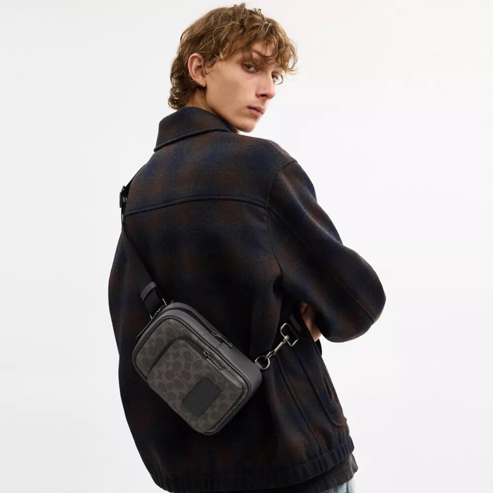 Τσάντα Racer Sling από Signature Canvas