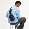 Τσάντα Racer Sling με χαρακτηριστικό καμουφλάζ μοτίβο