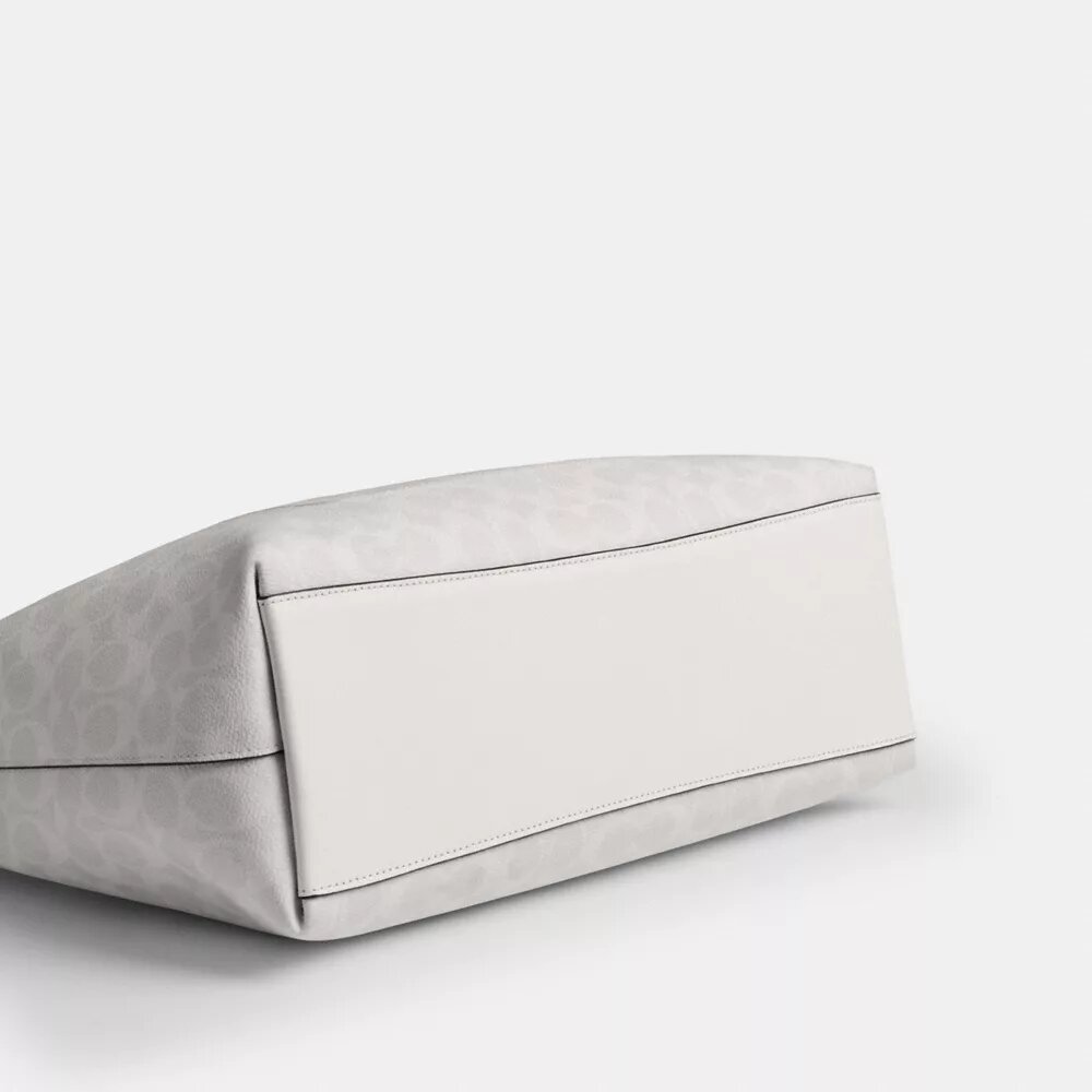 Τσάντα Station Tote από το Signature Canvas