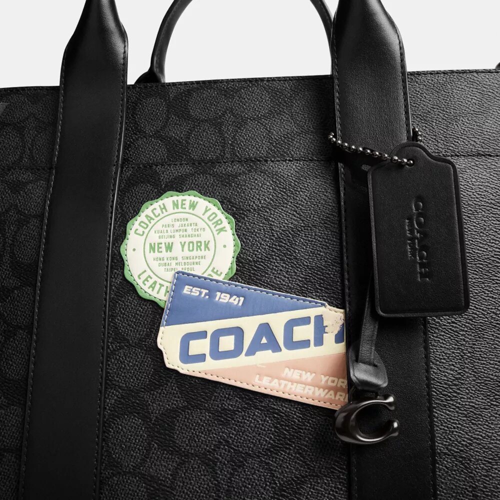 Τσάντα Wesley Shopper από Signature Canvas με ετικέτες