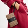 Τσαντάκι χεριού με φερμουάρ στη γωνία από Signature Canvas με ρίγες