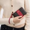 Τσαντάκι χεριού με φερμουάρ στη γωνία από Signature Canvas με ρίγες