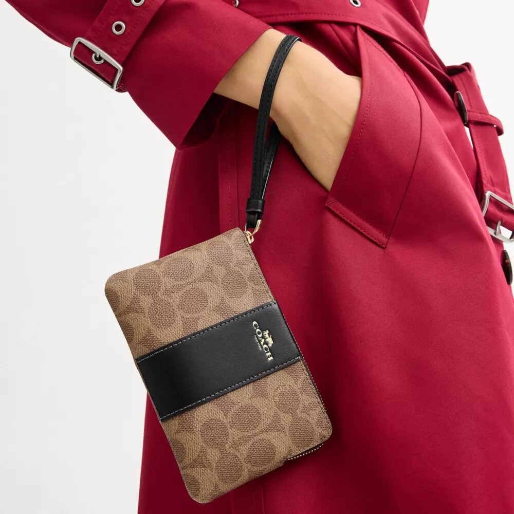 Τσαντάκι χεριού με φερμουάρ στη γωνία από Signature Canvas με ρίγες